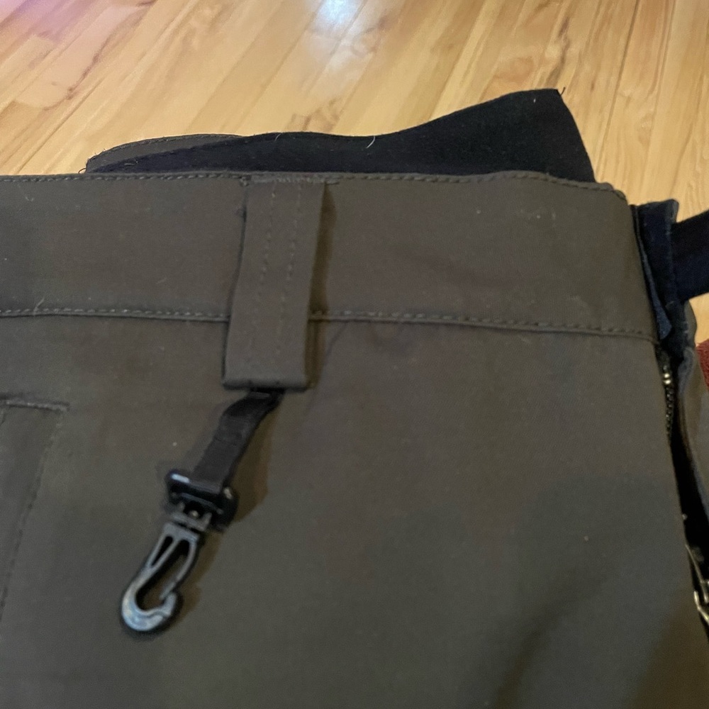 Olive green 686 snowboarding pants - Picture 6 of 9